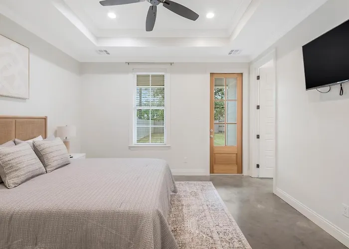 Charming Built In 2019 *