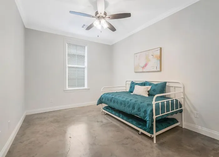 Charming Built In 2019 *